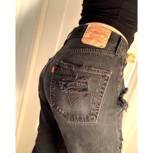 Distressed Levi’s 🖤